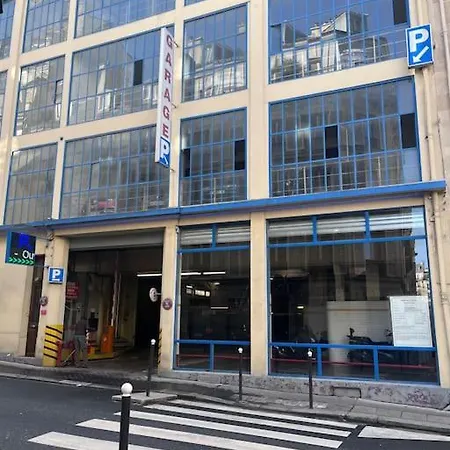 17eme Apartment
